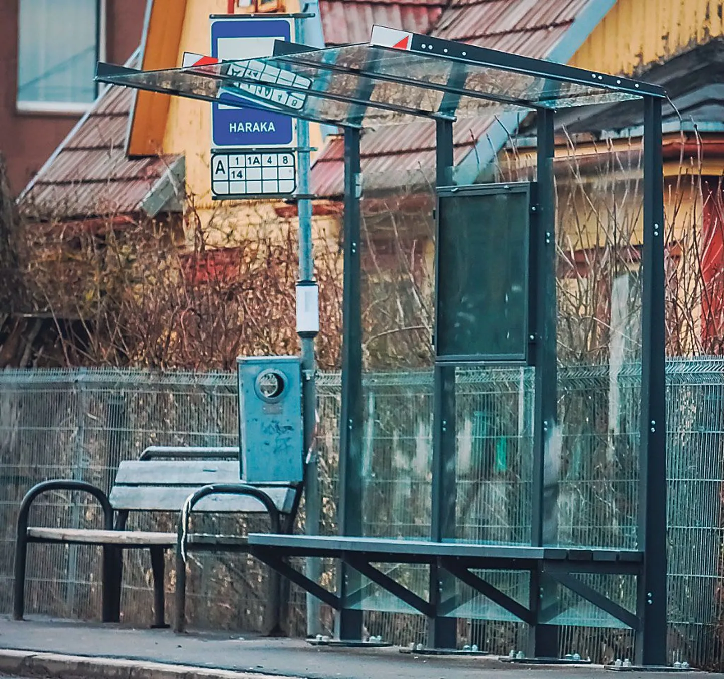 Abiks ikka. Ehkki uutel ootekodadel seinu pole, pakuvad need vähemalt sademete eest kaitset.