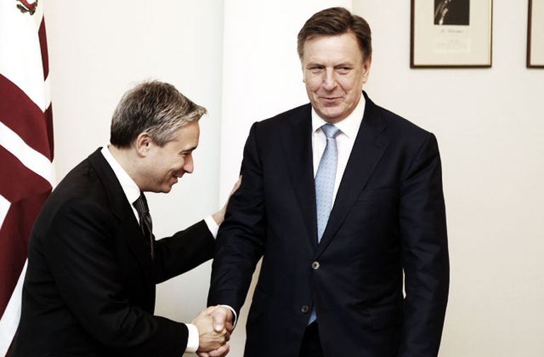 Ministru prezidents Māris Kučinskis (no labās) un Kanādas ārējās tirdzniecības ministrs Fransuā Filips Šampaņs