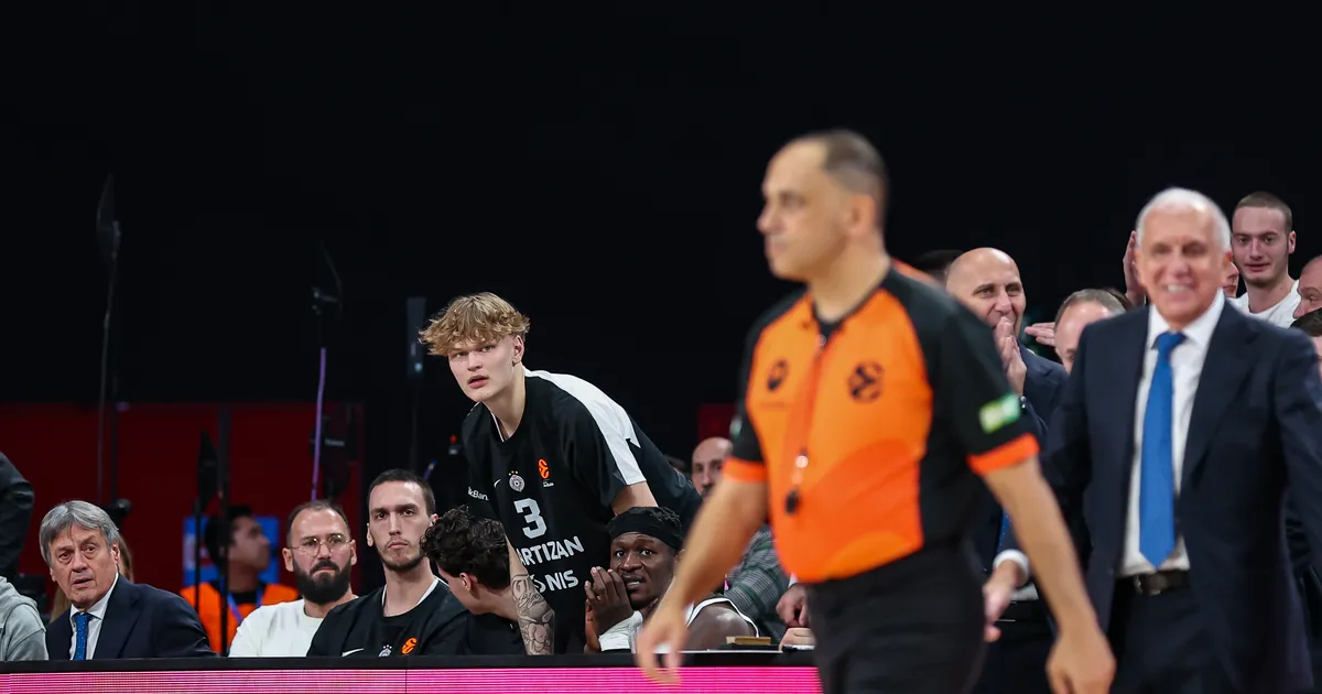 unustage EM, Muurinen mängib esimest korda päris korvpalli