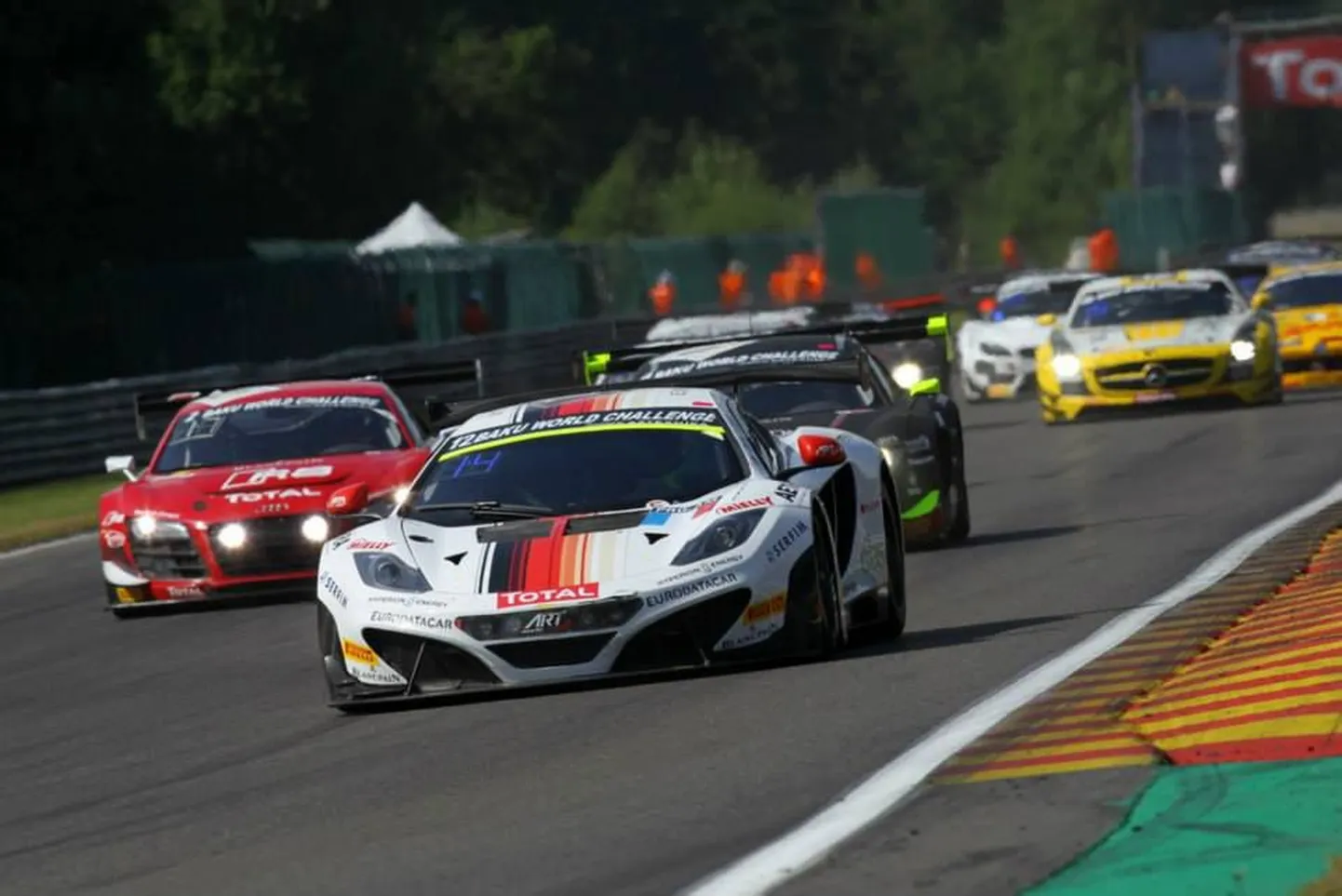ART Grand Prix meeskonna eelmise aasta värvides McLaren MP4-12C GT3.