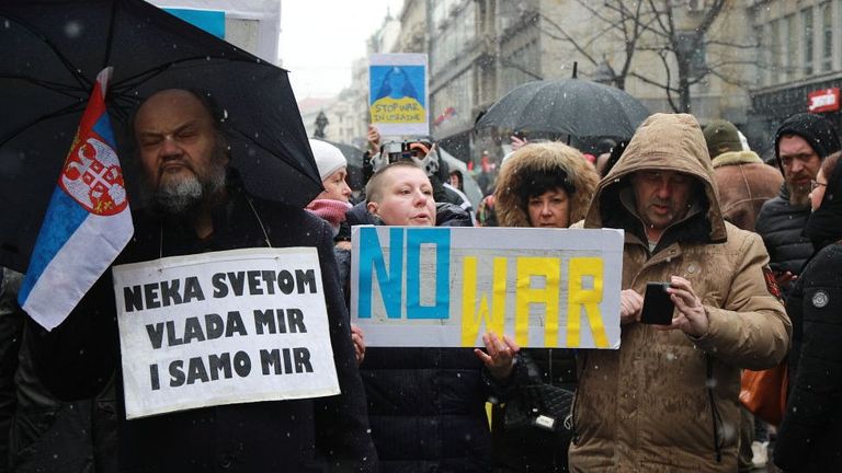 Проукраинская демонстрация в Белграде 6 марта 2022 года.