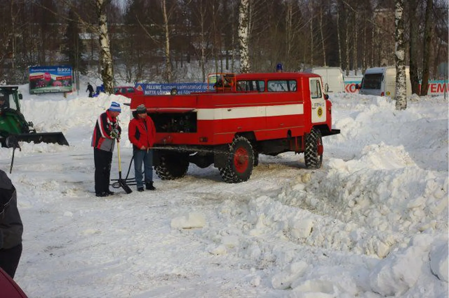 Täna tehti talvepealinnas ettevalmistusi kohas, kuhu homme kerkib lumelinn ning Eesti matsakaim lumememm.