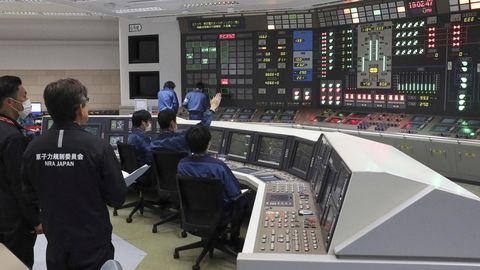 Япония возобновила работу крупнейшей в мире АЭС