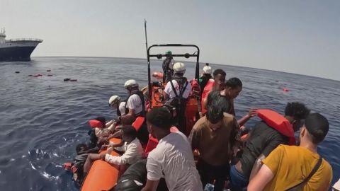 Vahemerel päästeti 87 merre hüpanud inimest