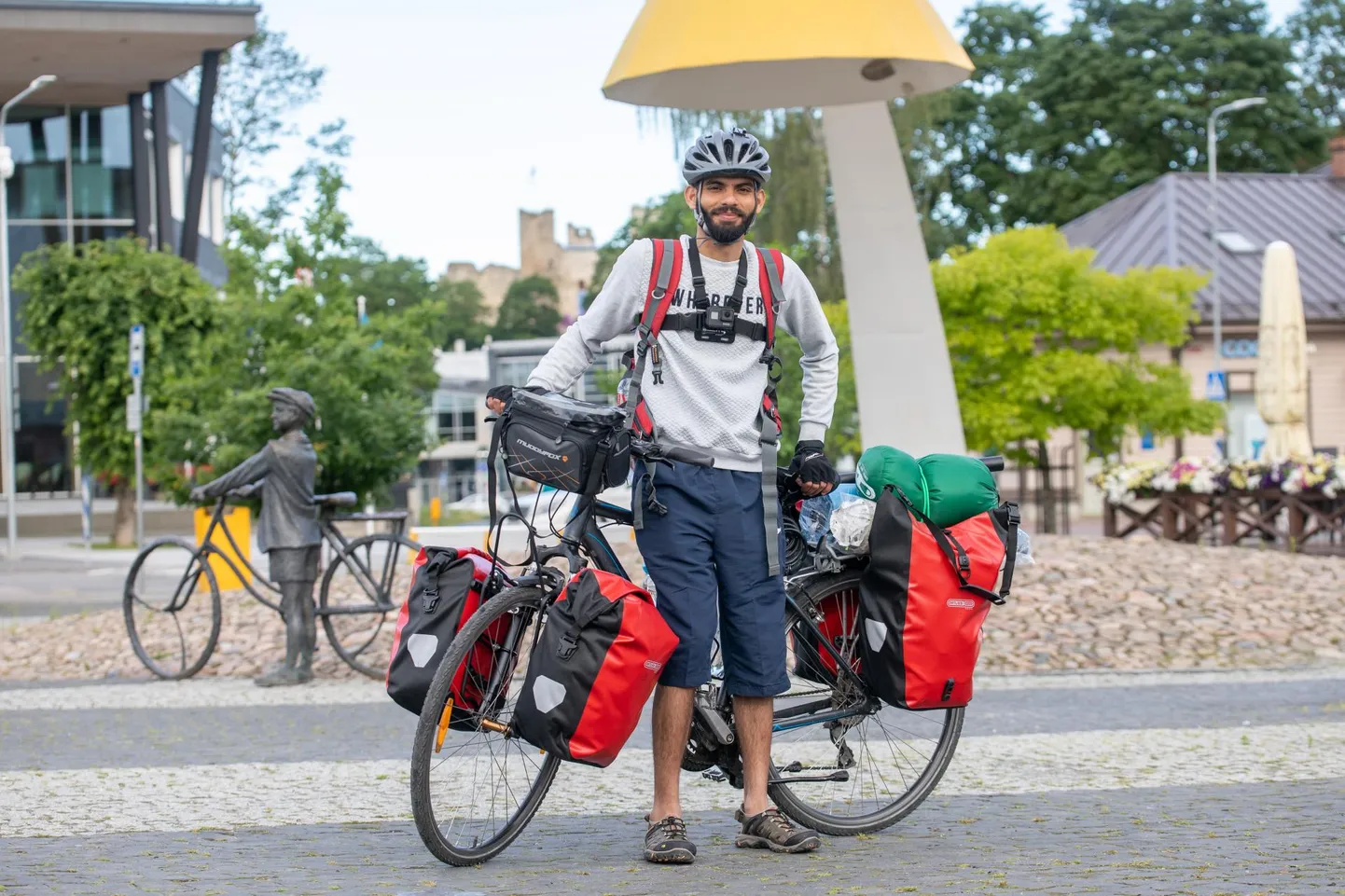 Rakvere linnas külastas Umair Ali peamisi turismiatraktsioone ja startis järgmise päeva varahommikul Keskväljakult Tartu poole.