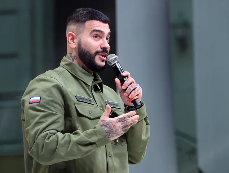 Räppar Timati rõivafirma Black Star Wear tutvustas uut rõivakollektsiooni, mis valmis koostöös Vene relvajõudude vormirõivaste stilistidega.