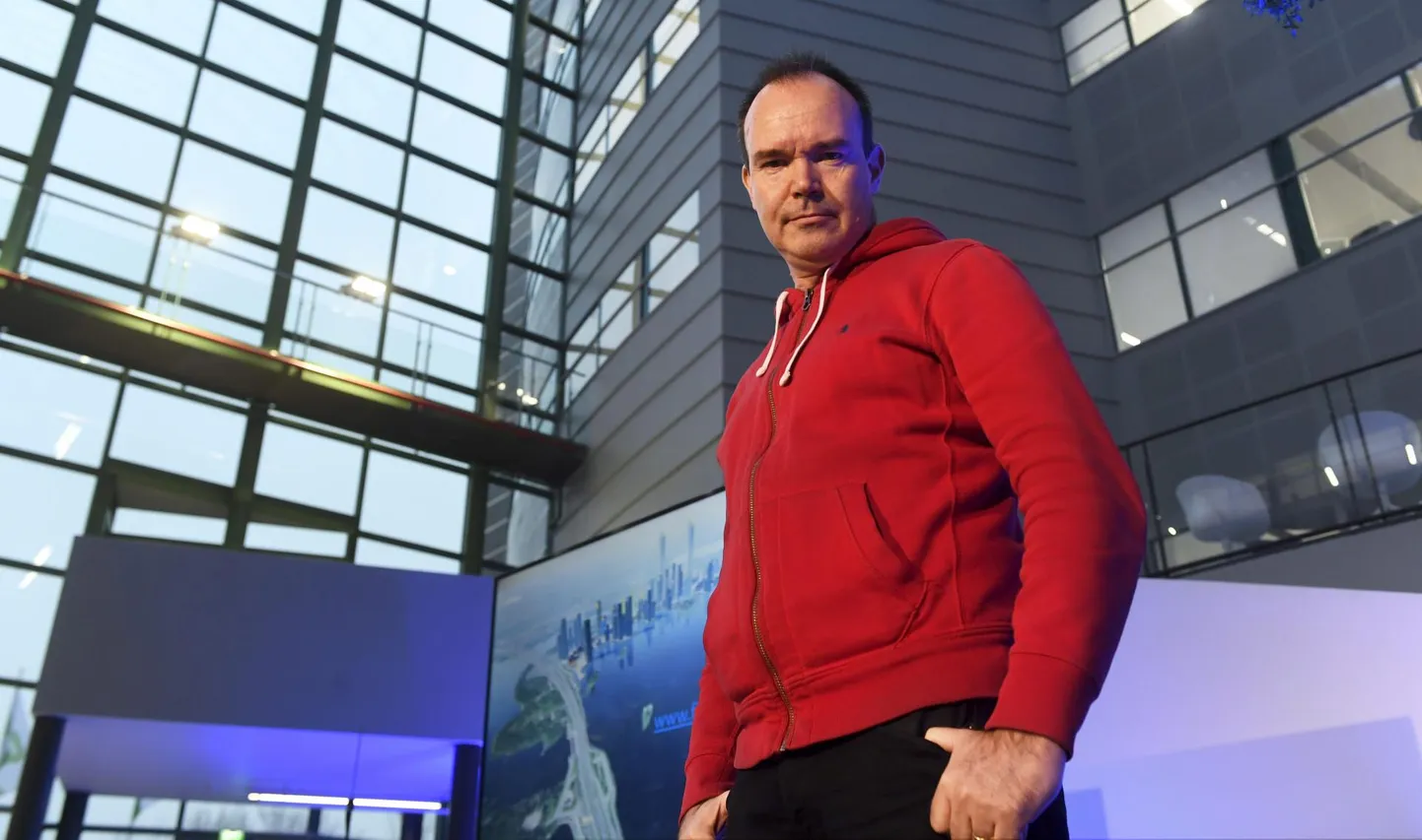 Tunneli maruline eestvedaja Peter Vesterbacka on esitanud Eesti ministeeriumitele tuhandete lehekülgede kaupa selgitusi, miks tema tunneliprojekt võiks käiku minna, kuid seni pole teda edu saatnud.
