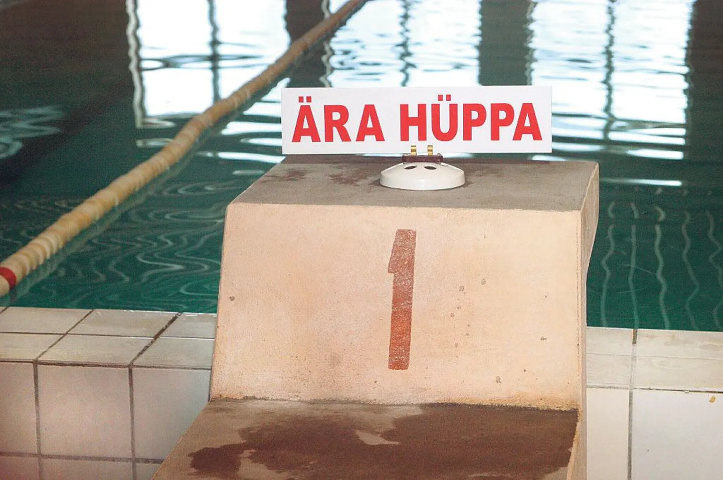 Tihemetsa ujulas ei anna praegu ka kõige parema tahtmise juures vette hüpata, sest basseinis vett lihtsalt polegi. Veel!