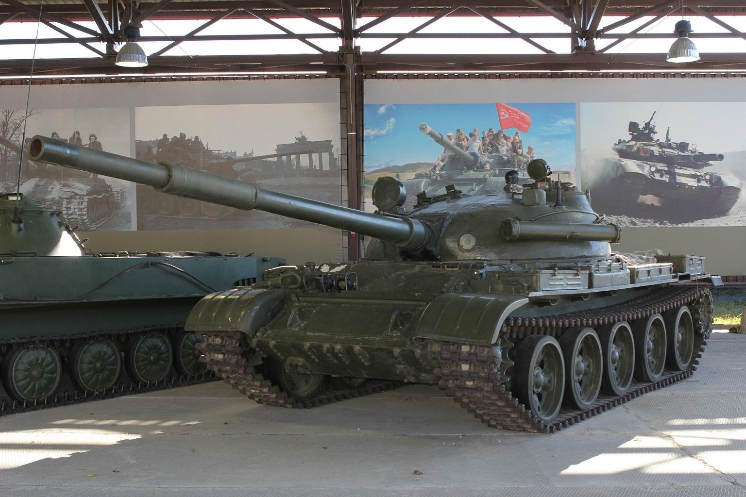 Tank T-62 oli Nõukogude Liidu peamine lahingutank aastatel 1961–1975. Nüüd on see jõudnud Ukrainas rindele. Pildil on muuseumieksponaat.