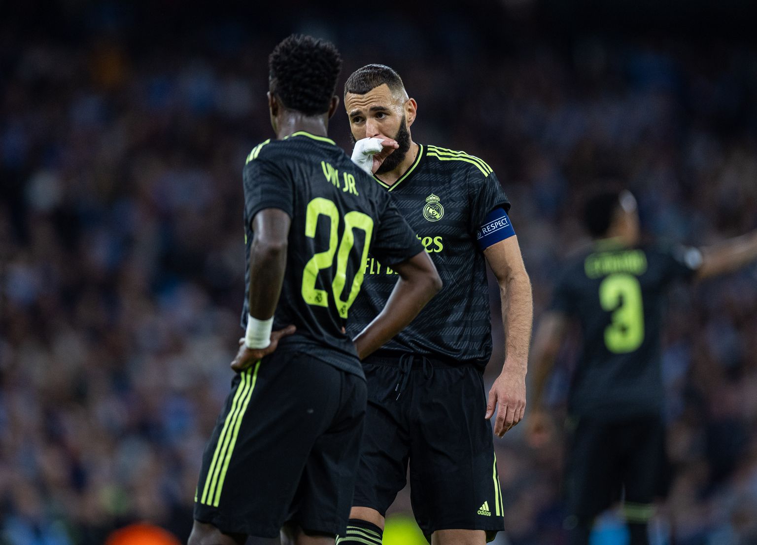 Karim Benzema jutustab Vinicius juunioriga