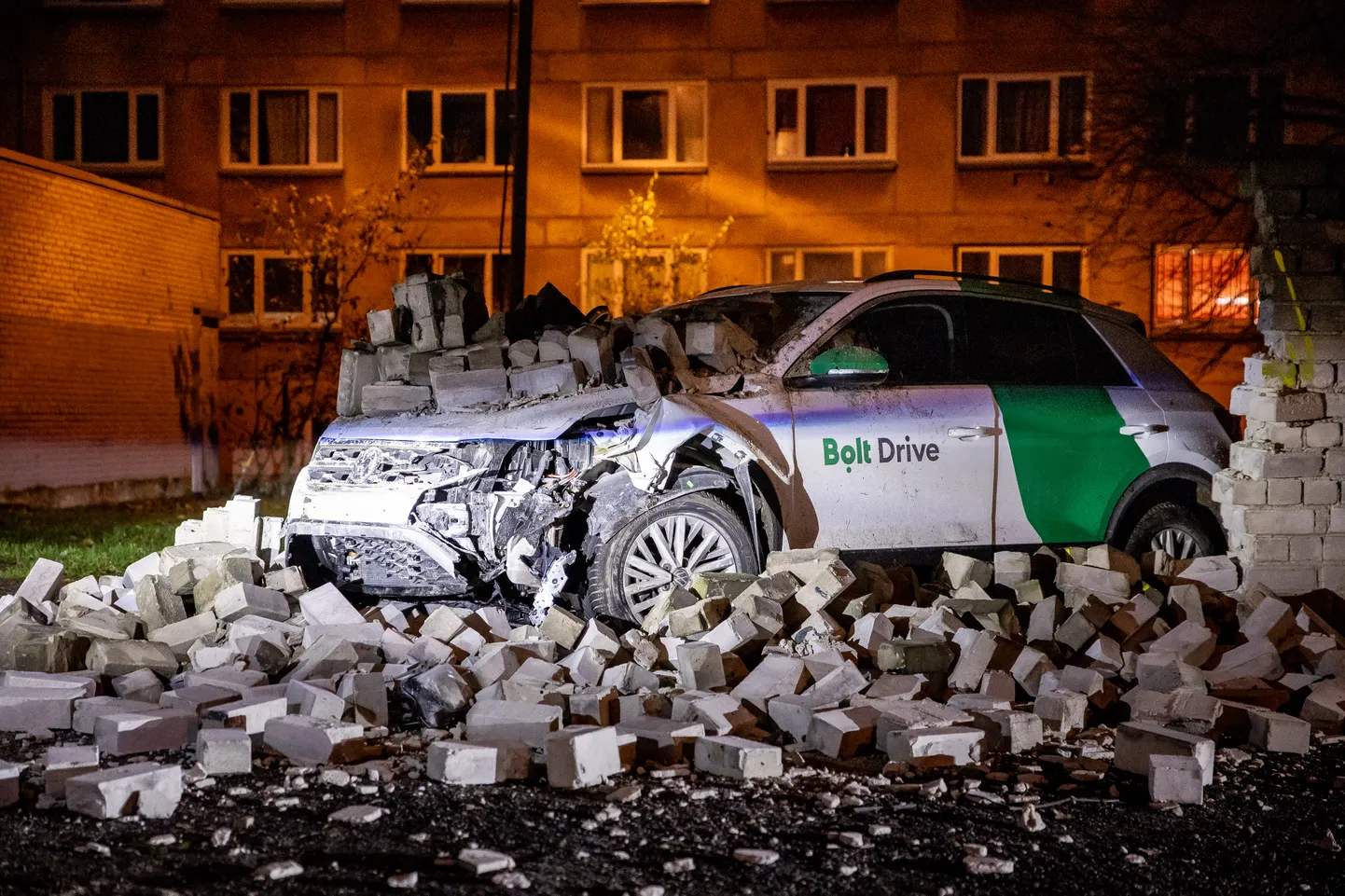 Purjus juhid on põhjustanud Bolt Drive'i autodega mitu õnnetust, seetõttu peatab ettevõte aastavahetuseks renditeenuse pakkumise.