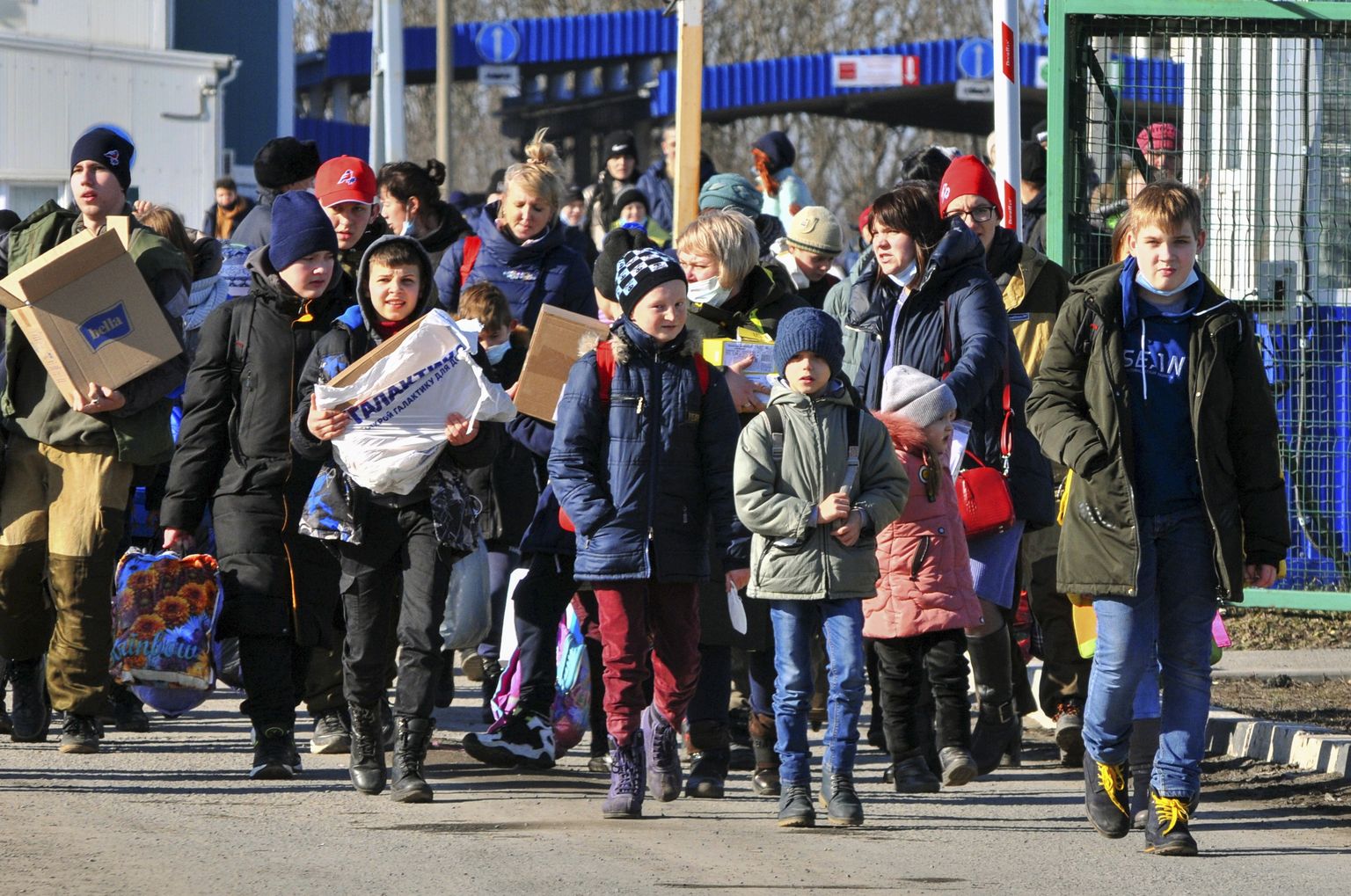 Laste ja naiste evakueerimine Donetskist Rostovi oblastisse.