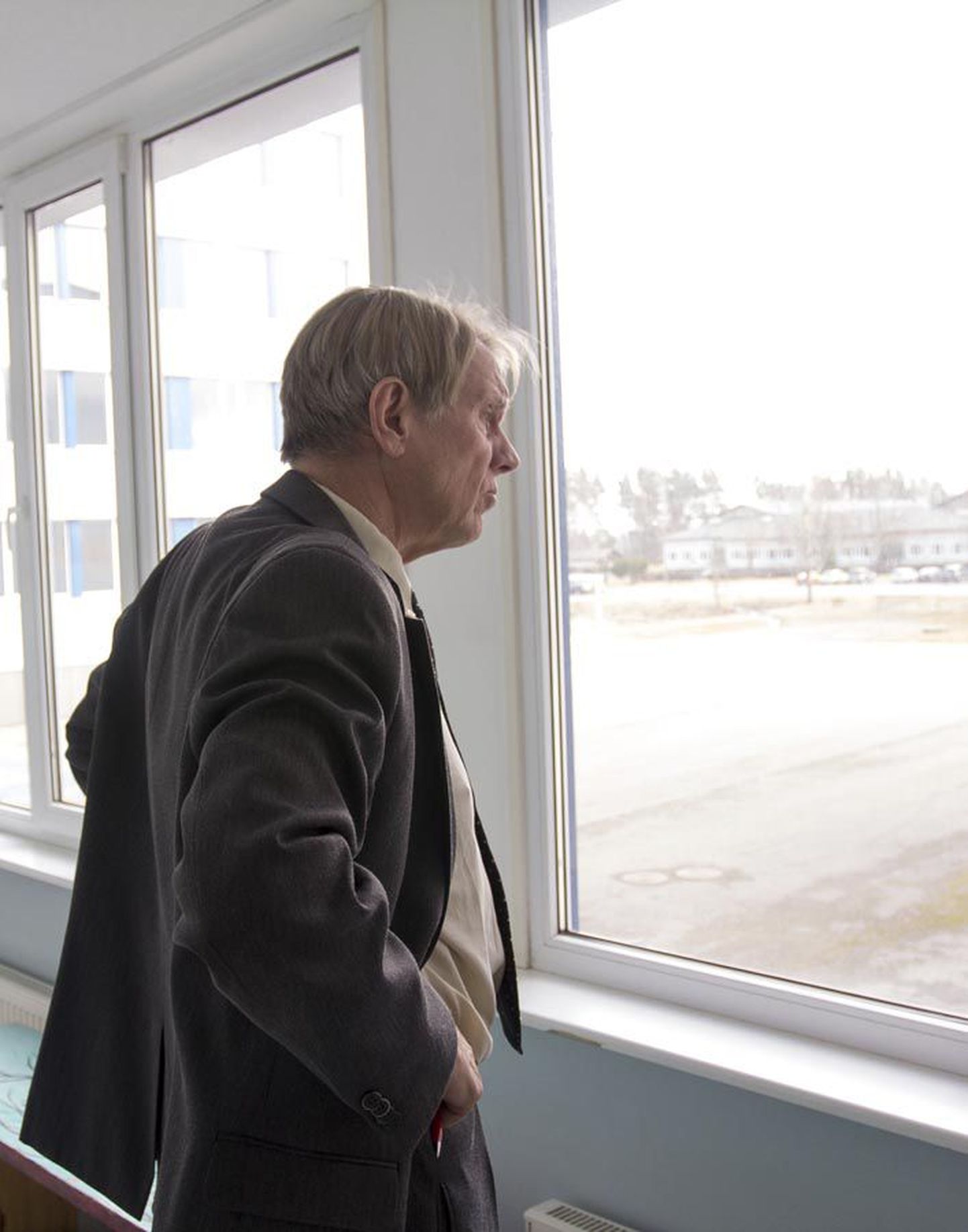 Pikaaegne Viljandi Jakobsoni kooli direktor Eero Järvekülg otsustas ameti maha panna ja pensionile minna.