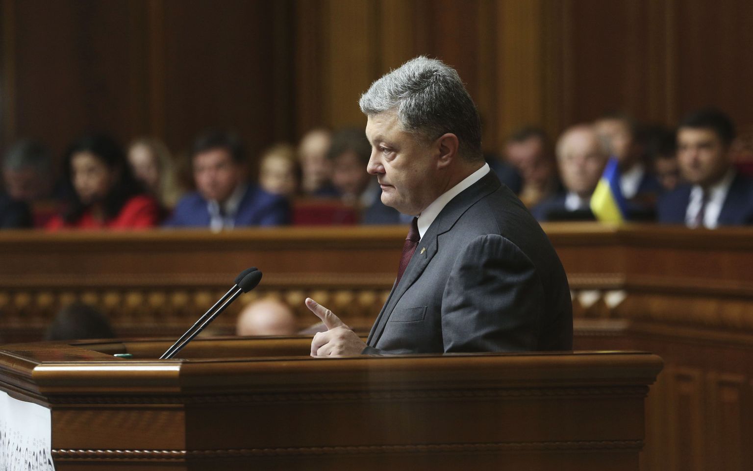 Ukraina president Petro Porošenko eile ülemraada ees kõnet pidamas.