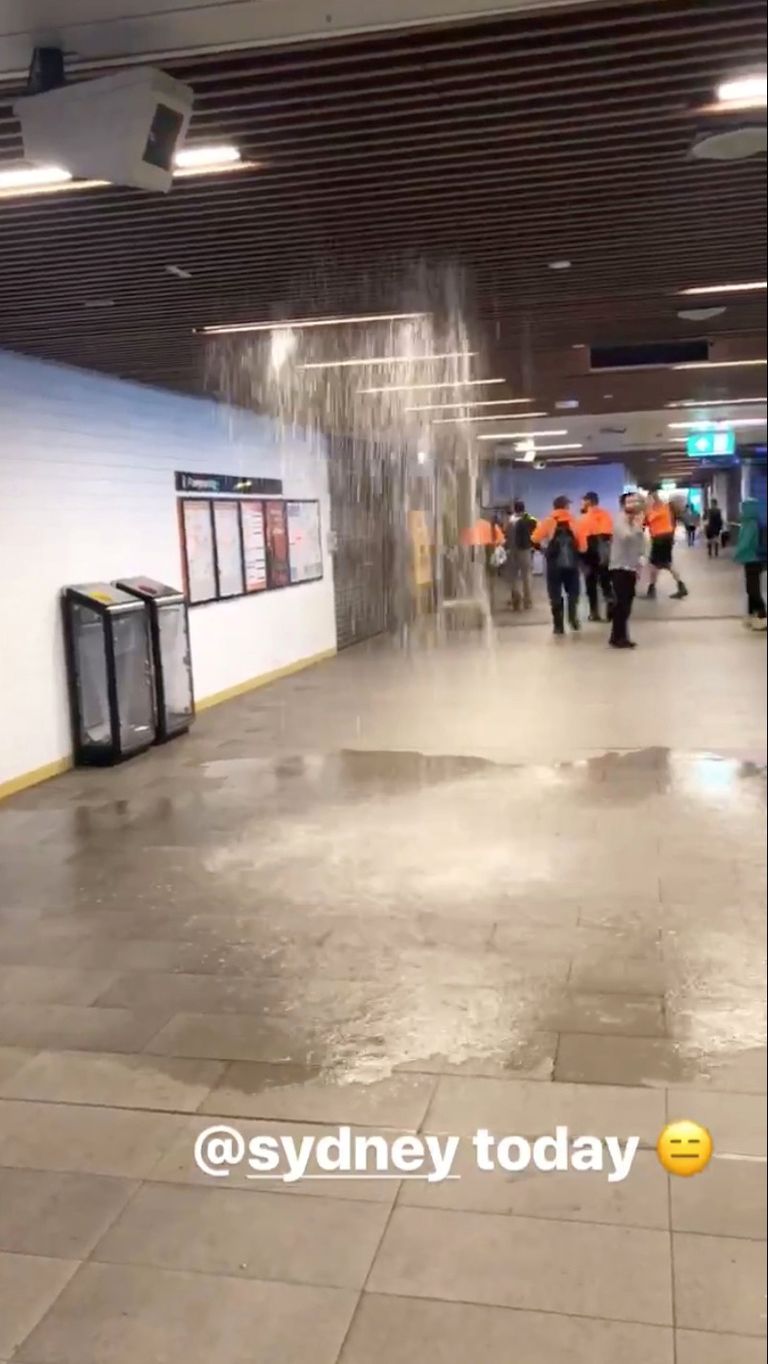 Paduvihma tõttu tekkis osades Sydney metroojaamades üleujutus