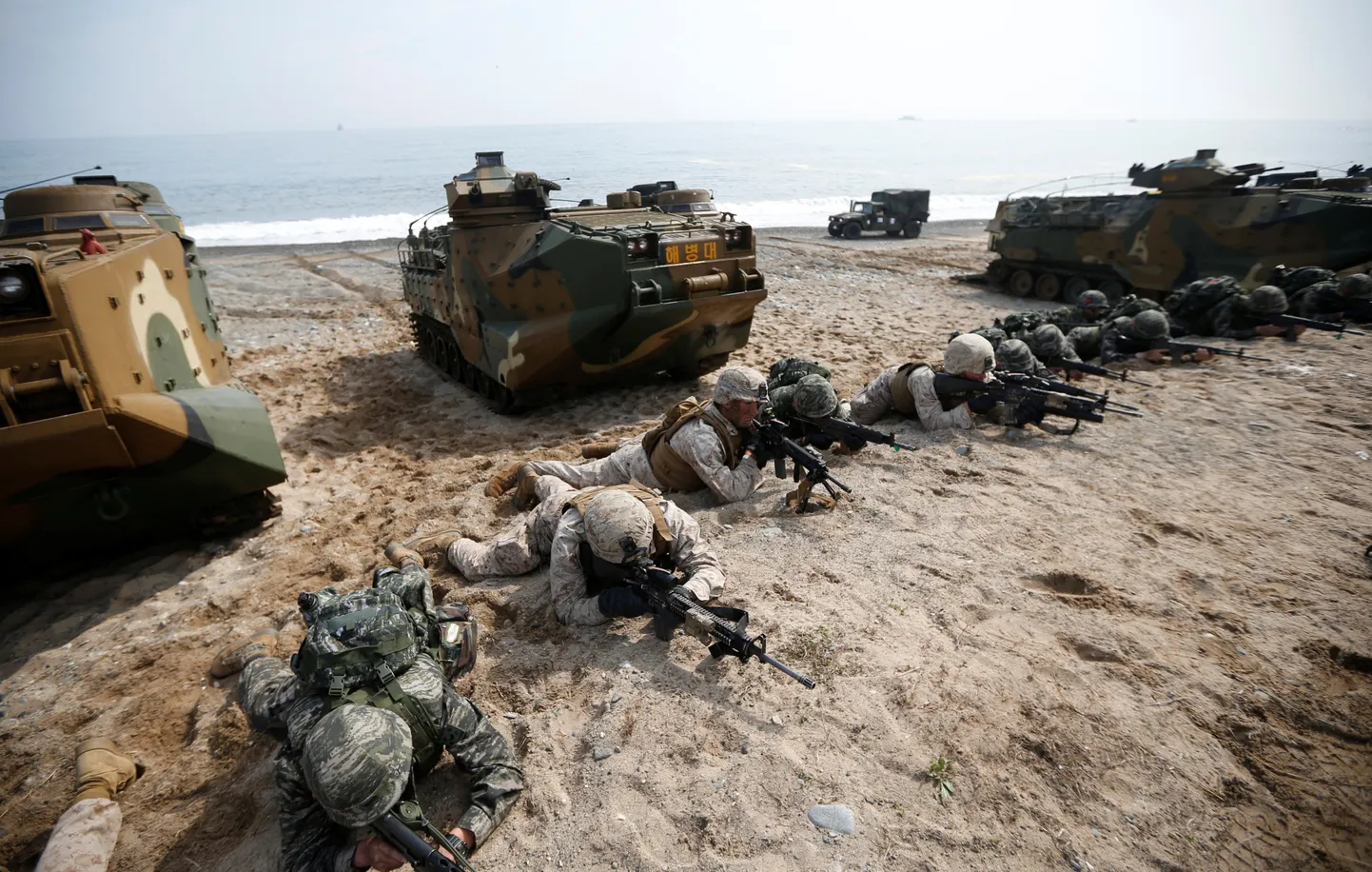 Lielākās kopīgās militārās mācības pēdējo gadu laikā sākušas ASV un Dienvidkoreja.