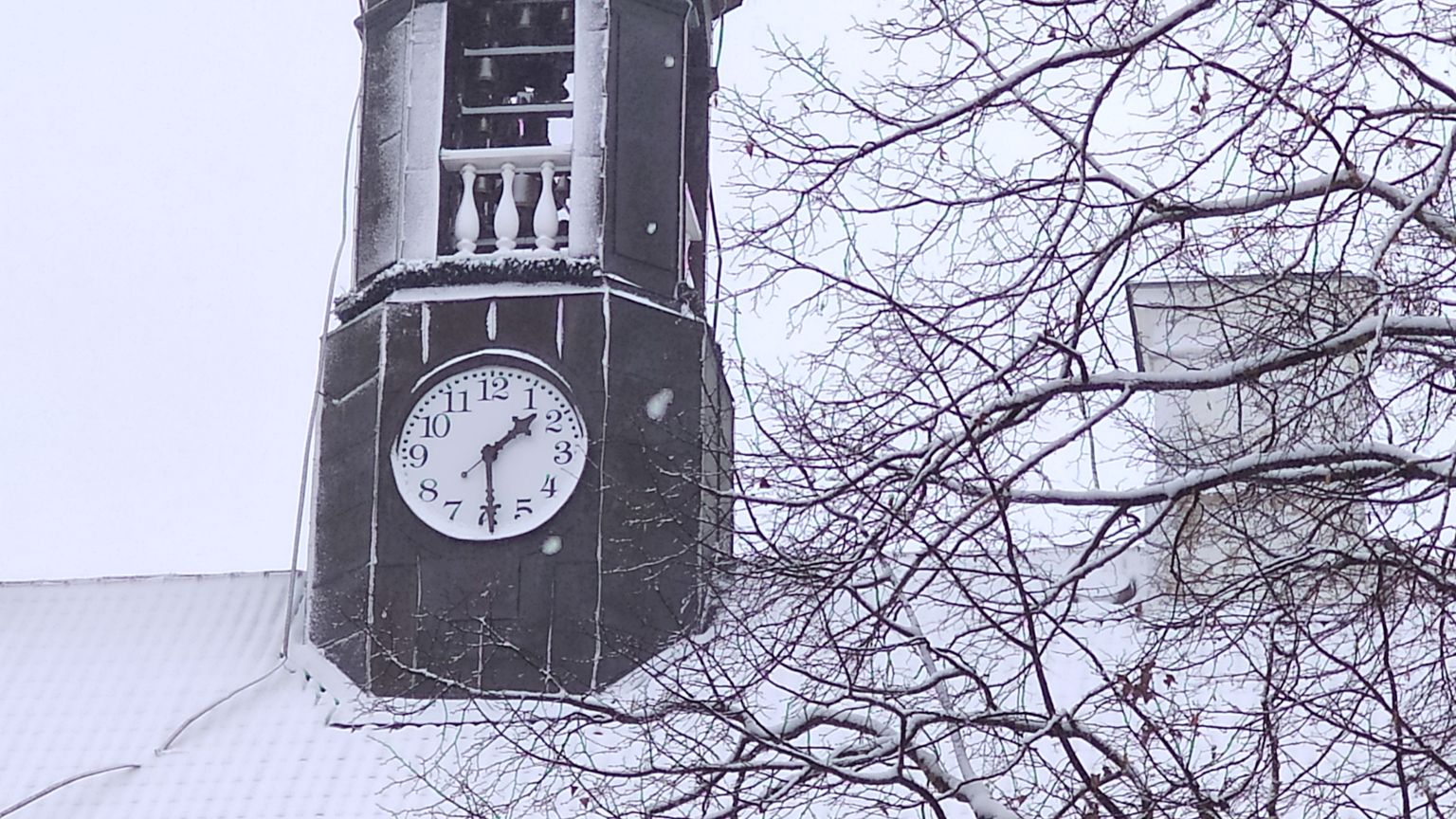 Часы Тартуской ратуши.