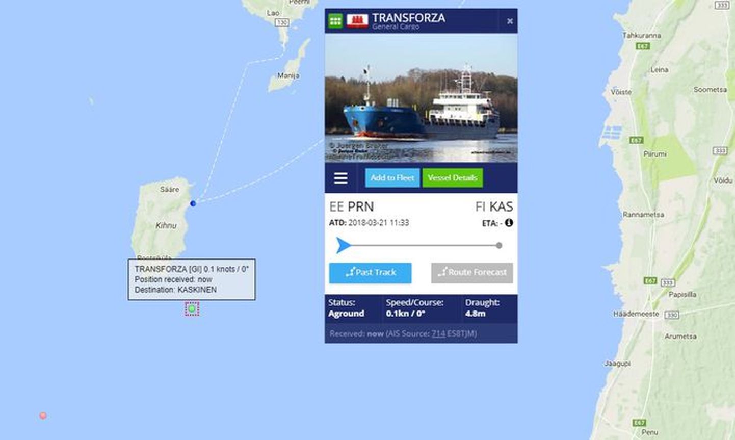 Veebilehelt marinetraffic.com on näha, kuidas kaubalaev Kihnu lõunatipu lähedal juba pikemat aega seisab.