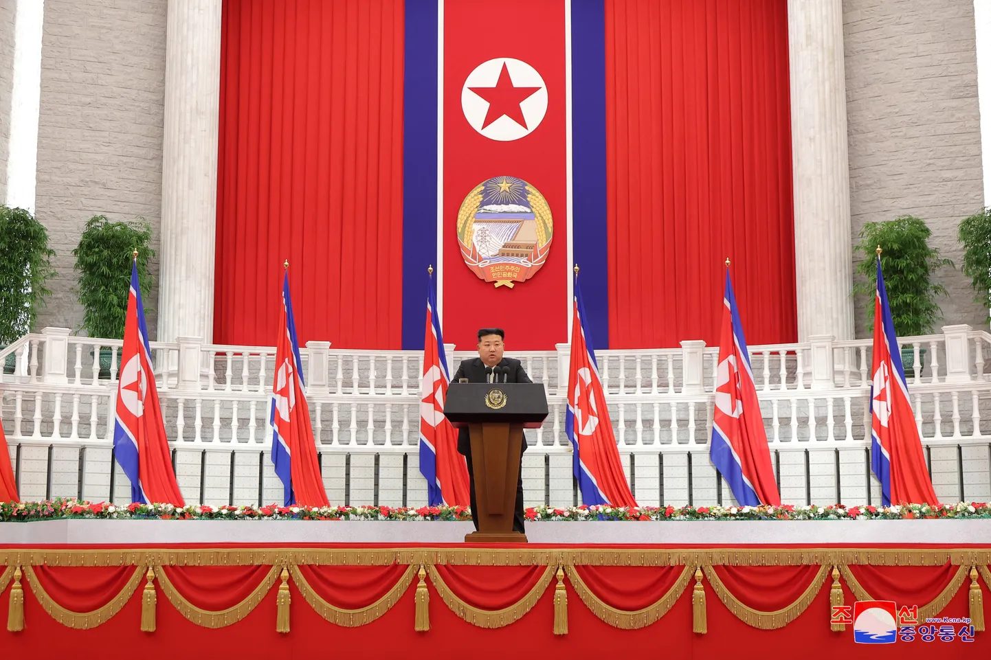 Kim Jong-un tööpartei kongressil ettekannet pidamas 10. septembril 2024. a.