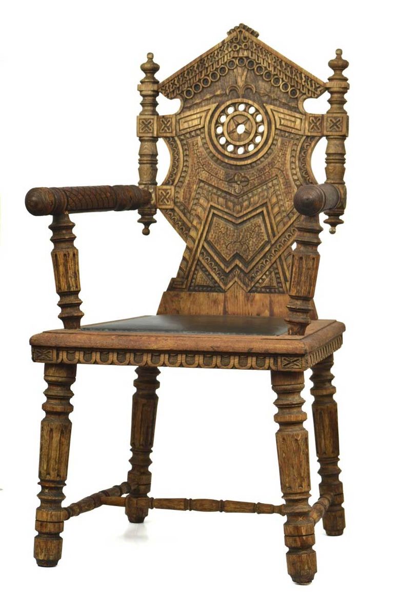 Ozolkoka krēsls. 20. gs. sākums, Latvija. Ozolkoks, kokgriezums. Muzejiska restaurācija. Augstums 107 cm, platums 58 cm, dziļums 54 cm. Sākumcena 950 eur.