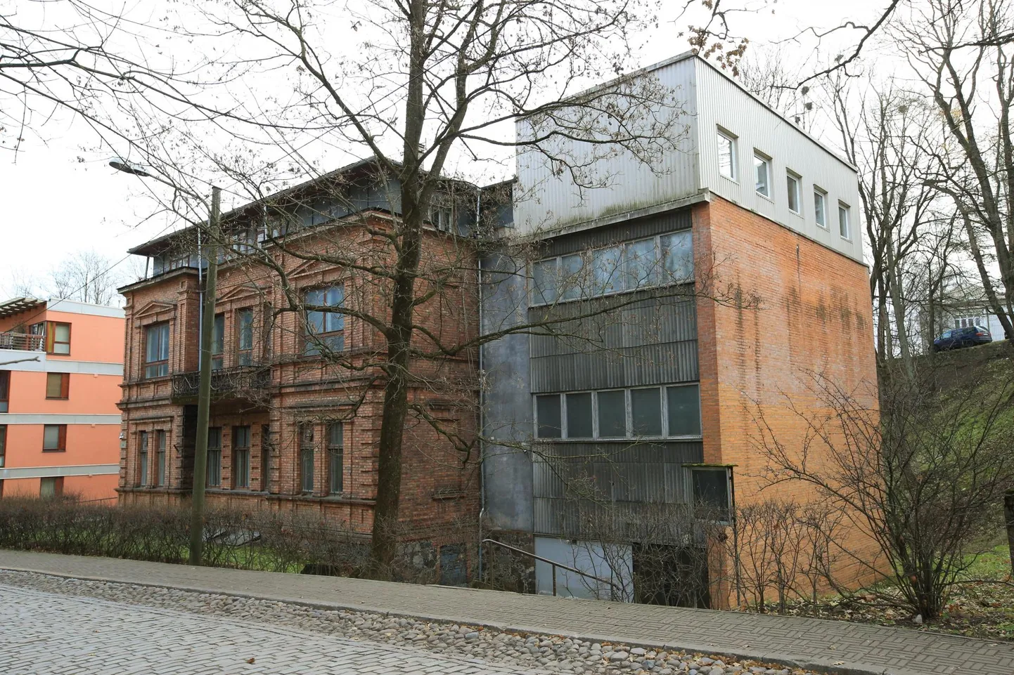 Vallikraavi 14 hoone ja kinnistu ostis avalikul enampakkumisel Hausers Grupp.