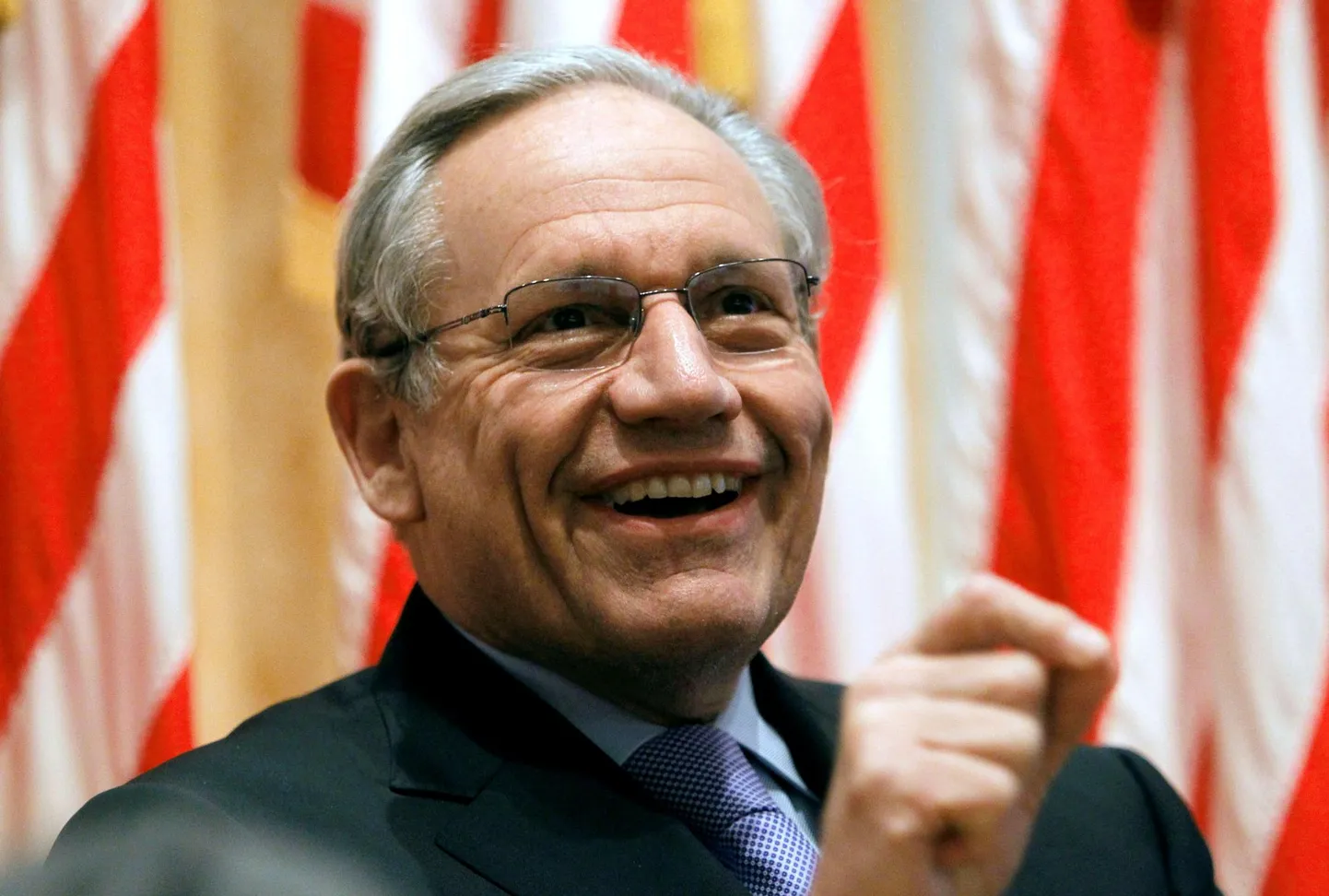 Kui Wolffi paljastusi kritiseeriti vähese usaldusväärsuse pärast, siis Bob Woodward on usaldusväärse uuriva ajakirjaniku kehastus juba alates 1972. aastast, mil tema Washington Postis ilmunud artiklitest lahvatas Watergate, mis viis lõpuks ametist president Richard Nixoni.