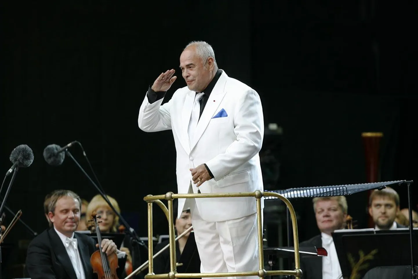 Эри Клас отметил 70-летие концертом на Ратушной площади