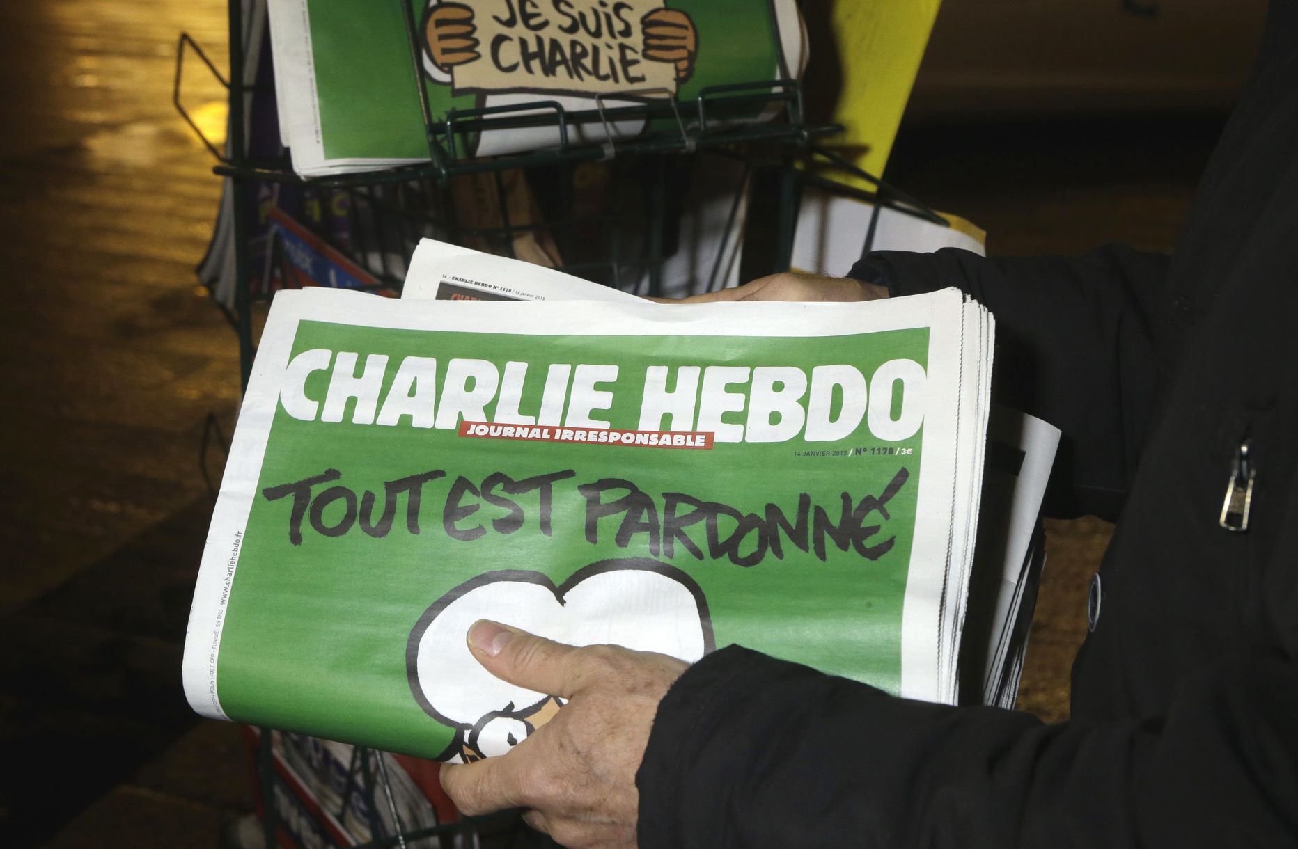 Charlie Hebdo выпустил карикатуру на сообщение Минобороны России
