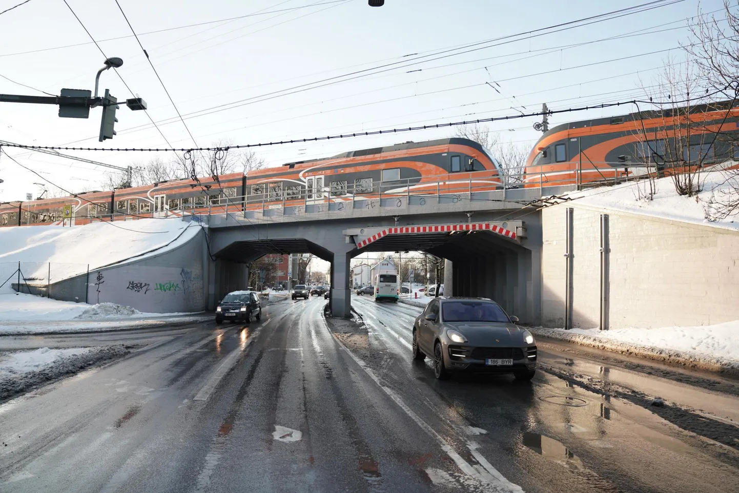 Paldiski maantee viadukti kõrvale tuleb veel teinegi, sest neljas paar rööpaid enam vanale ära ei mahu.