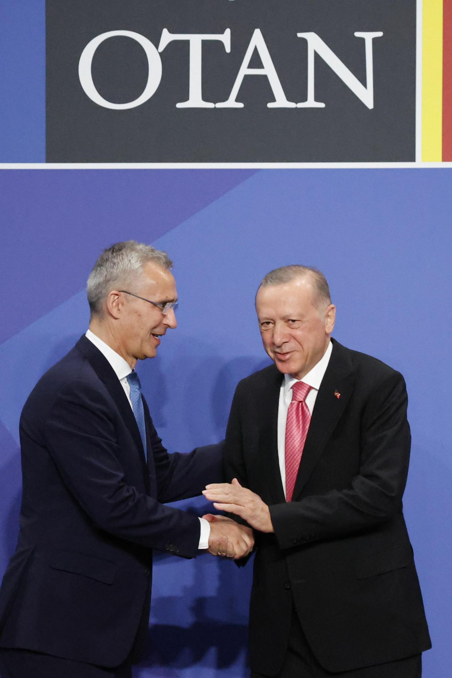 Isiklikult Soome, Rootsi ja Türgi läbirääkimisi vahendanud NATO peasekretär Jens Stoltenberg ja president Recep Tayyip Erdoğan eile Madridis. 