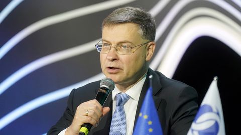 Dombrovskis: ERAB ir bijusi nozīmīga loma Latvijas izaugsmē