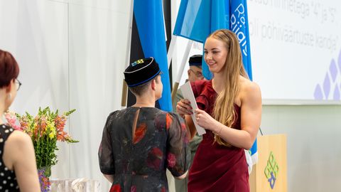Riigigümnaasiumi lõpetanud ujuja Egle Salu valmistub EM-iks ning sõidab USA-sse ülikooli