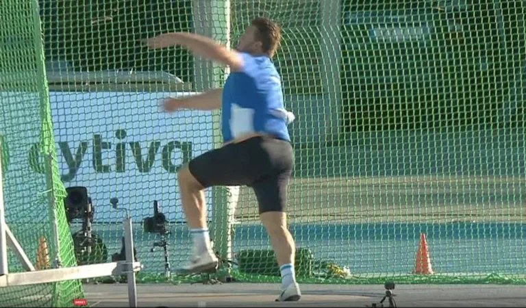 Daniel Stahli katse, mille järel kohtunikud esmalt punase lipu tõstsid.