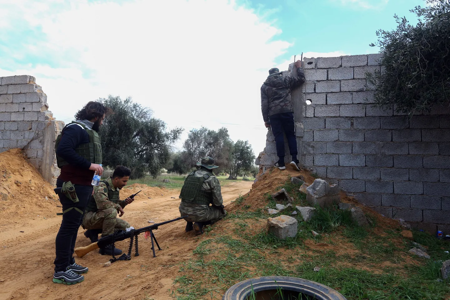 Liibüa valitsusele lojaalsed võitlejad Tripoli lõunaosas.