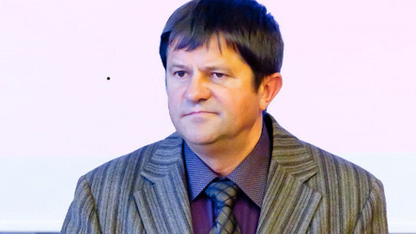 Fjodor Ovsjannikov (52) - ettevõtja ja keskerakondlik poliitik - on hetkel Narva võimukoridorides mõjukamaid inimesi, kes kontrollib linna raha ja ehitustellimuste jaotamist.