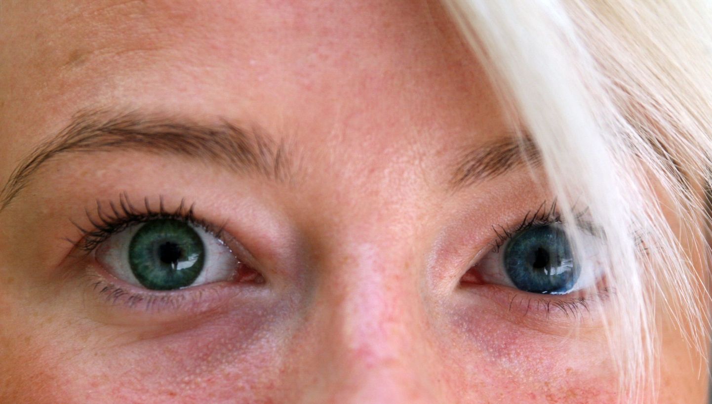 Uuringust selgus, et läätsevedelikud ei kaitse silmi haigusetekitajate eest. Pildil värvilised läätsed.