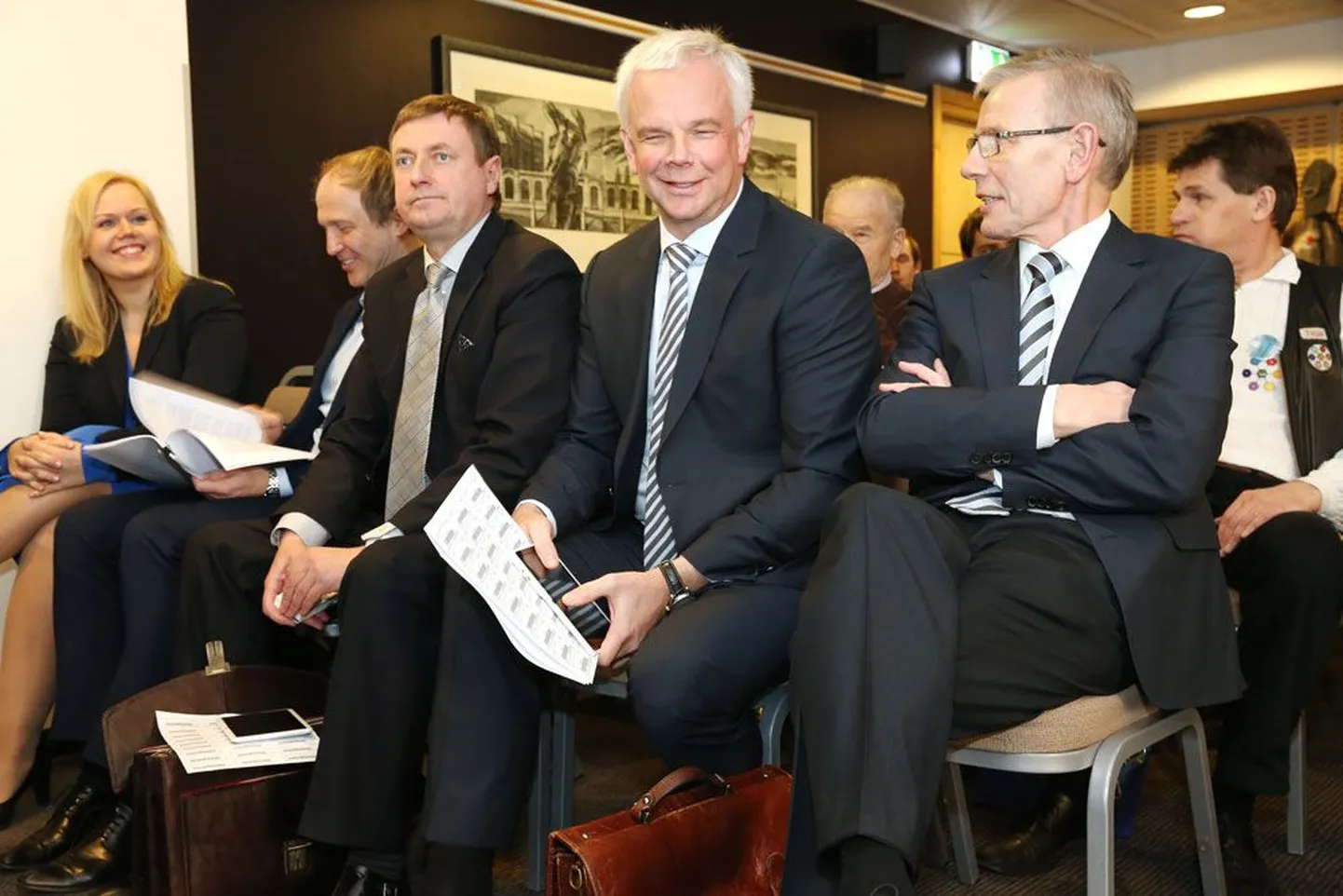 Tallinna Kaubamaja aktsionäride koosolekul osalesid teiste seas suuromanikud nõukogu esimees Jüri Käo (vasakul) ja nõukogu liige Enn Kunila.