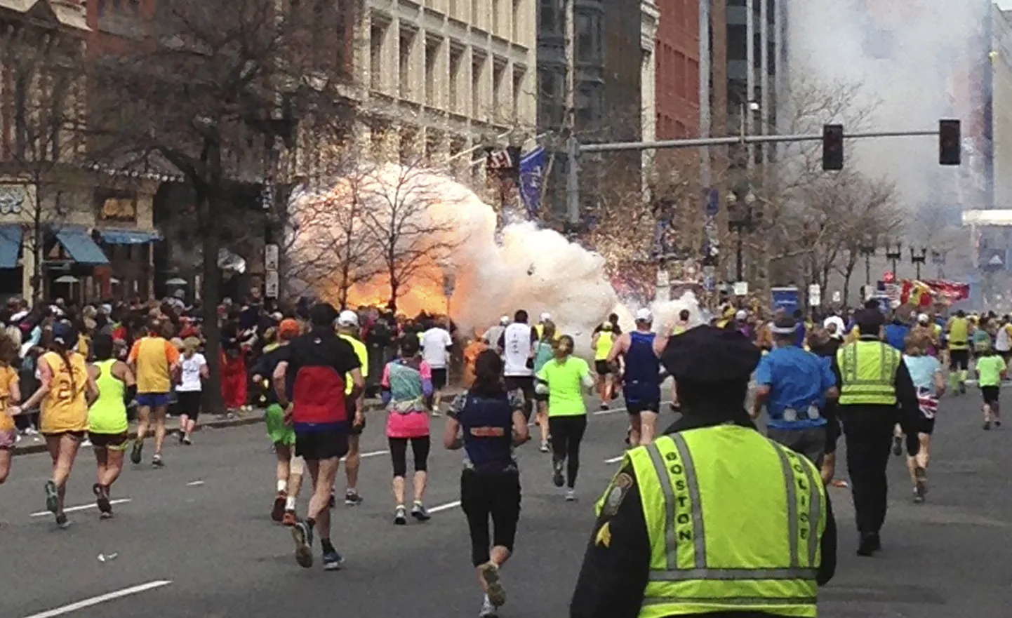 Взрыв во время Бостонского марафона.