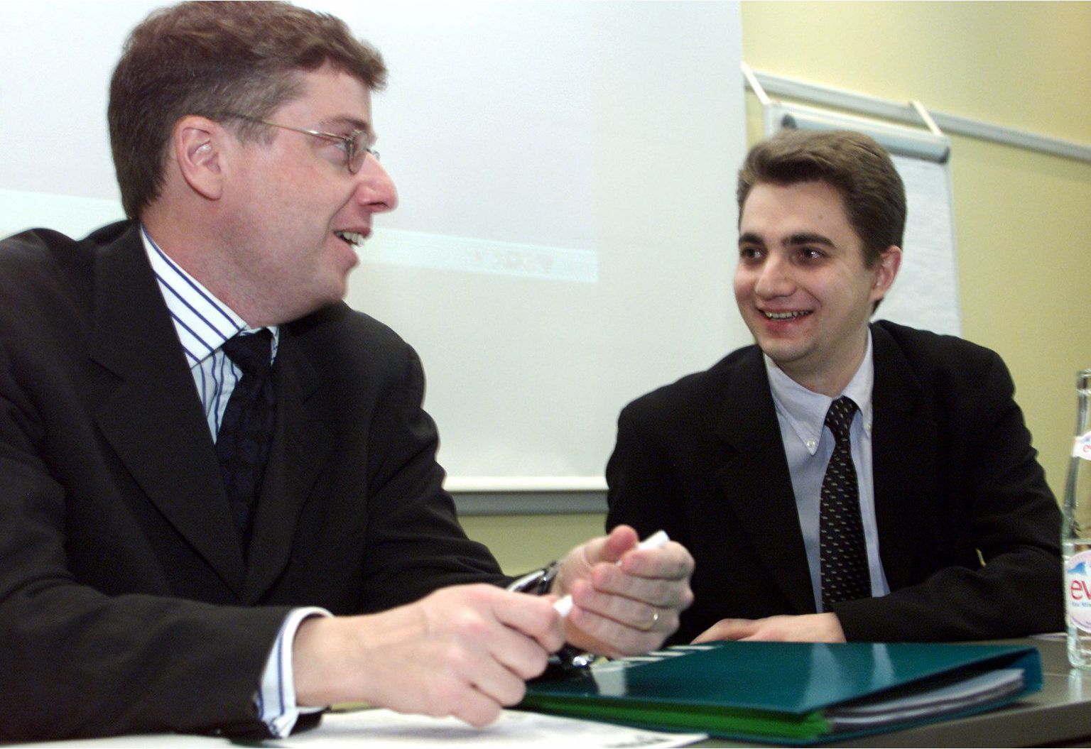Gert Tiivas (paremal) ja Helsingi börsi juht Jukka Ruuska veebruaris 2001, mil algas börside koostöö.