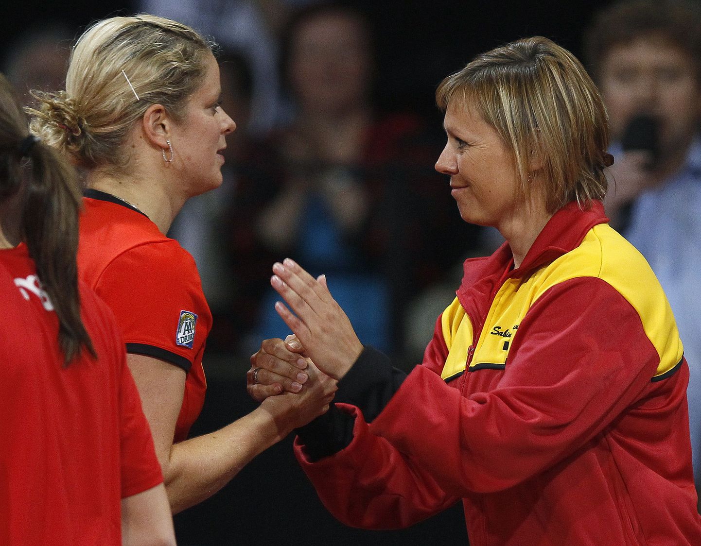 Belgia naiskonna kapten Sabine Appelmans (paremal) ja Kim Clijsters.