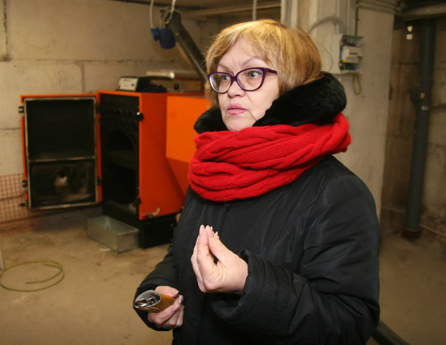 Председатель КТ по улице Хумала, 5 в Сомпа Лилия Бирюк говорит, что жильцы пока не просят отопления, но на днях все же будет сделан пробный запуск котельной. Она у дома собственная, работает на пеллетах.
