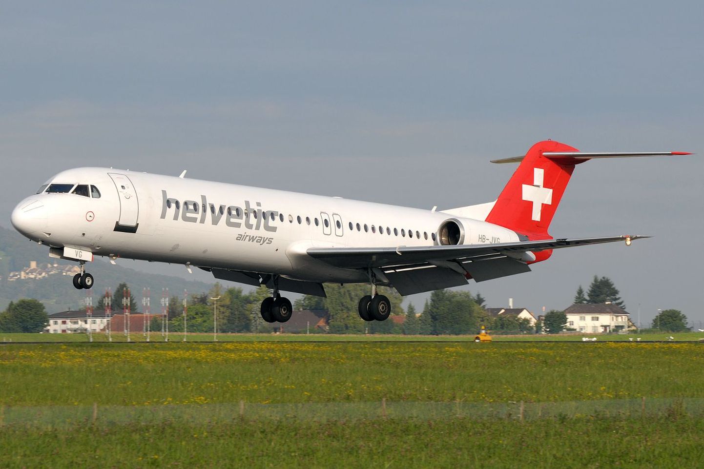 Helvetic Airwaysi Fokker 100 reisilennuk.