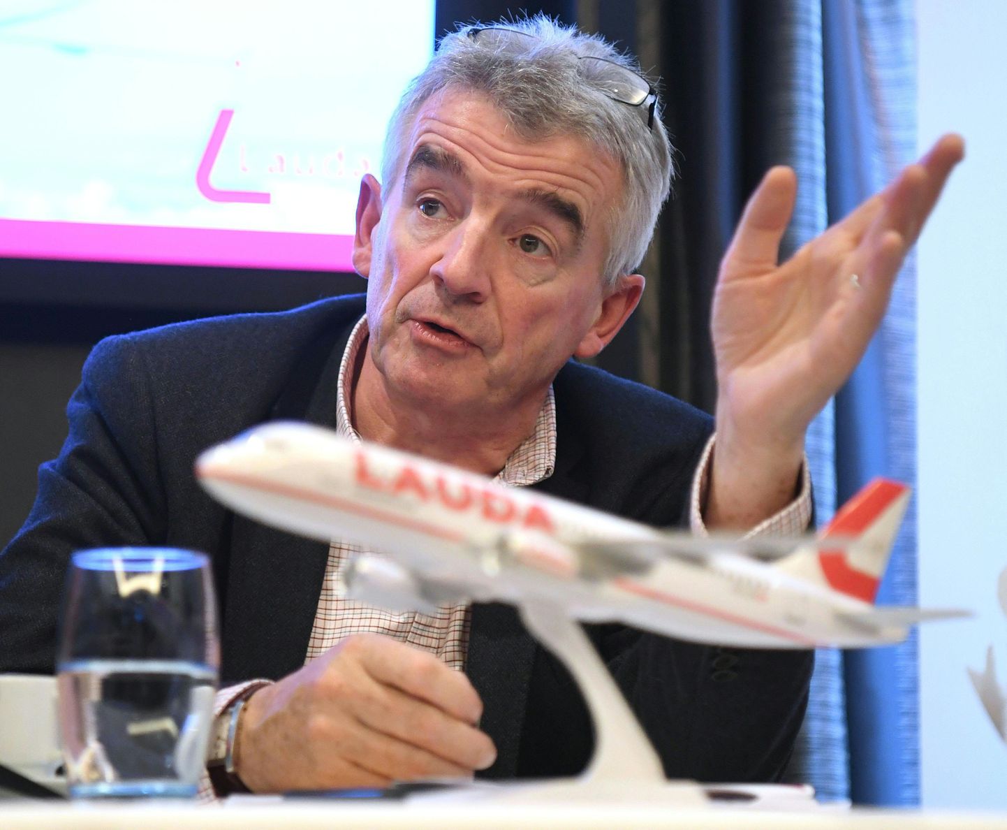 Ryanairi juht Michael O'Leary andis koos Austria lennufirmaga Lauda pressikonverentsi, kus tutvustasid uusi plaane ja liine.