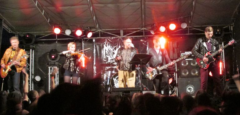 Vennaskond esinemas Punk & Rock festivalil Tartus.
