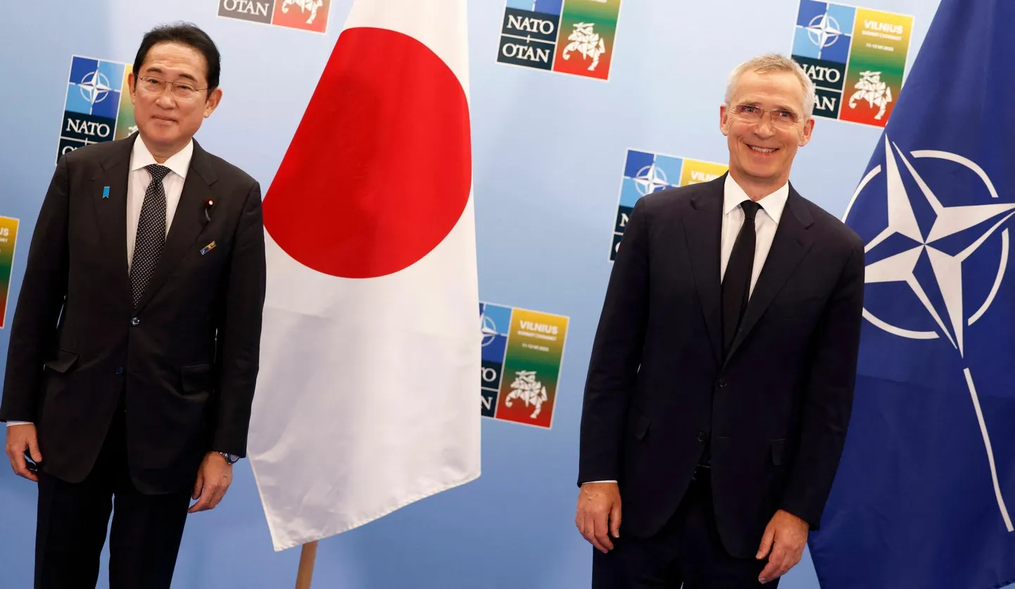 Jaapani peaminister Fumio Kishida ja NATO peasekretär Jens Stoltenberg Vilniuses. 
