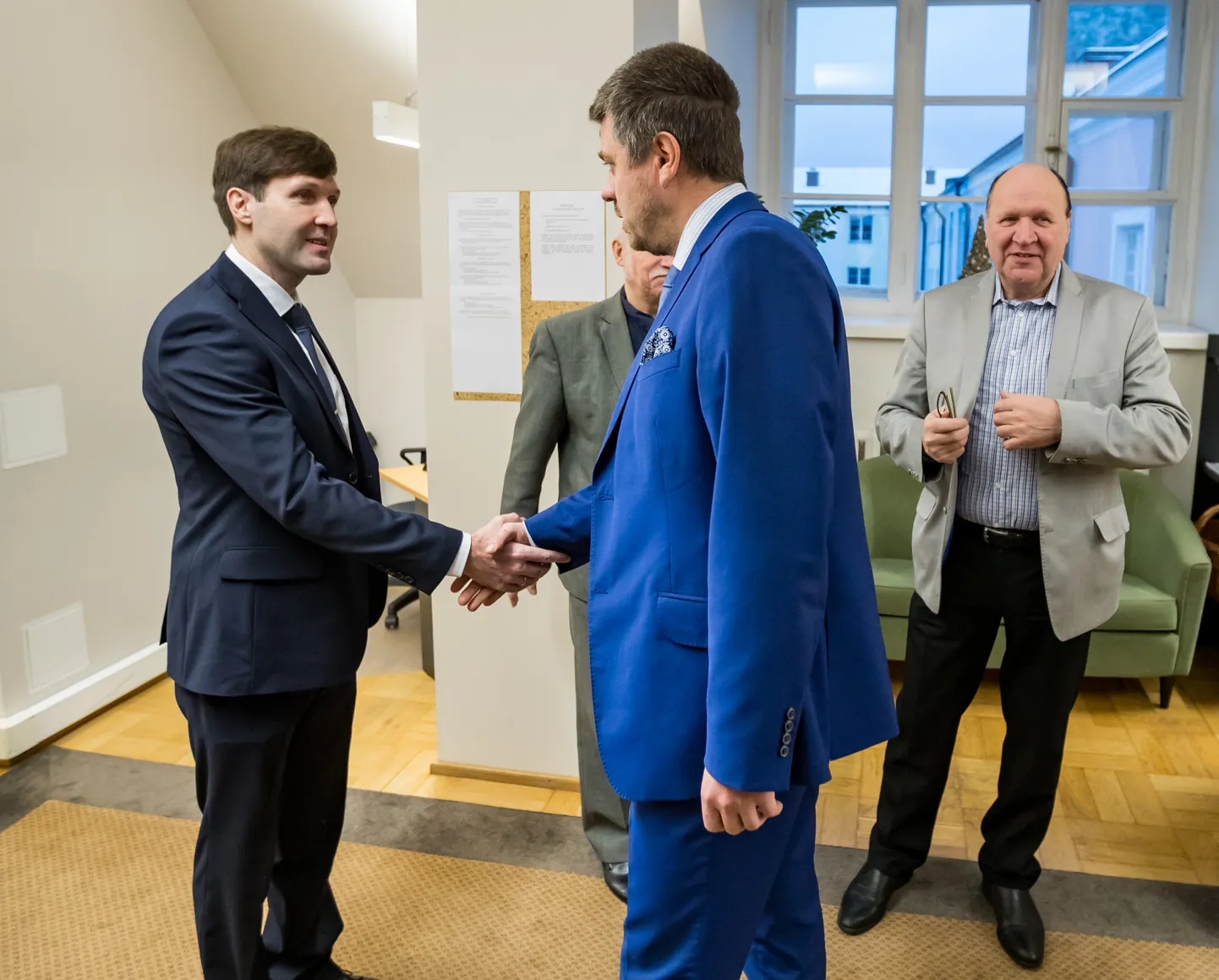Välisminister Urmas Reinsalu soovitas rahandusminister Martin Helmel teise pensionisambaga liituda.