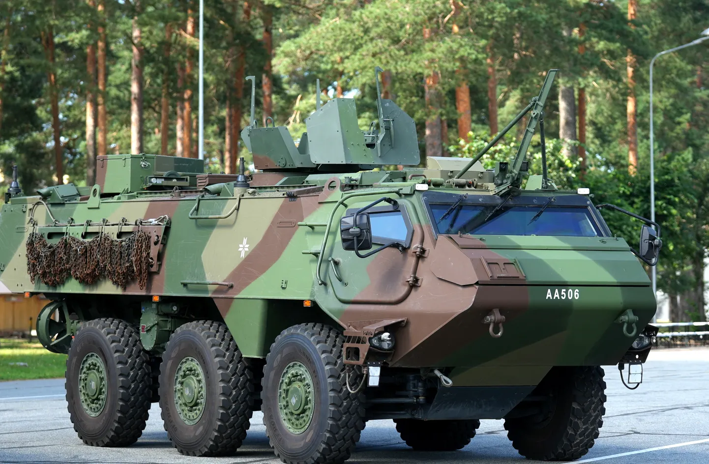 Latvijā ražotās "Patria" 6x6 bruņumašīna.