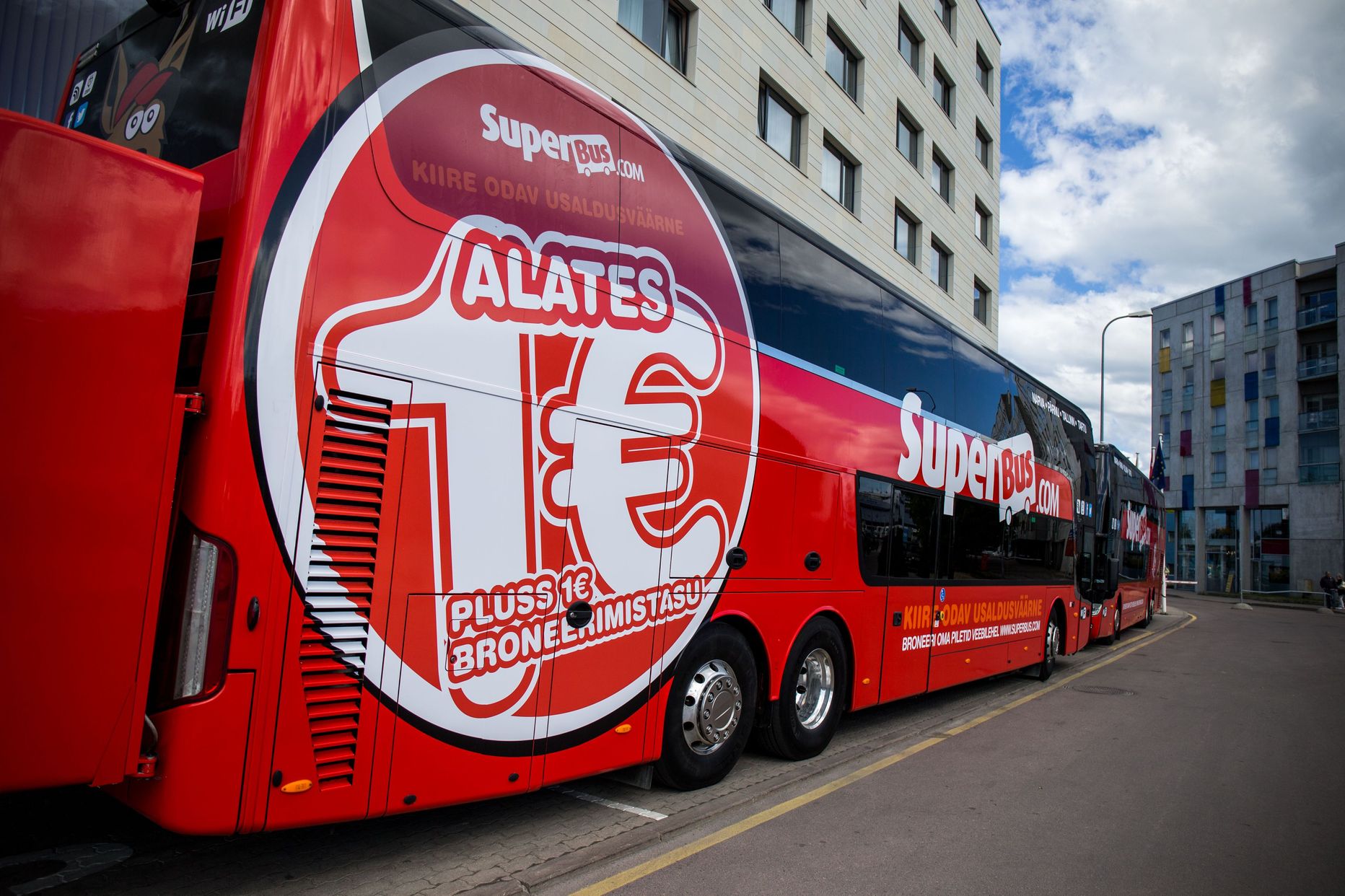 Šoti miljardärile Brian Souterile kuuluv odavbussifirma SuperBus hakkab Eestis esialgu sõitma nelja linna vahel.