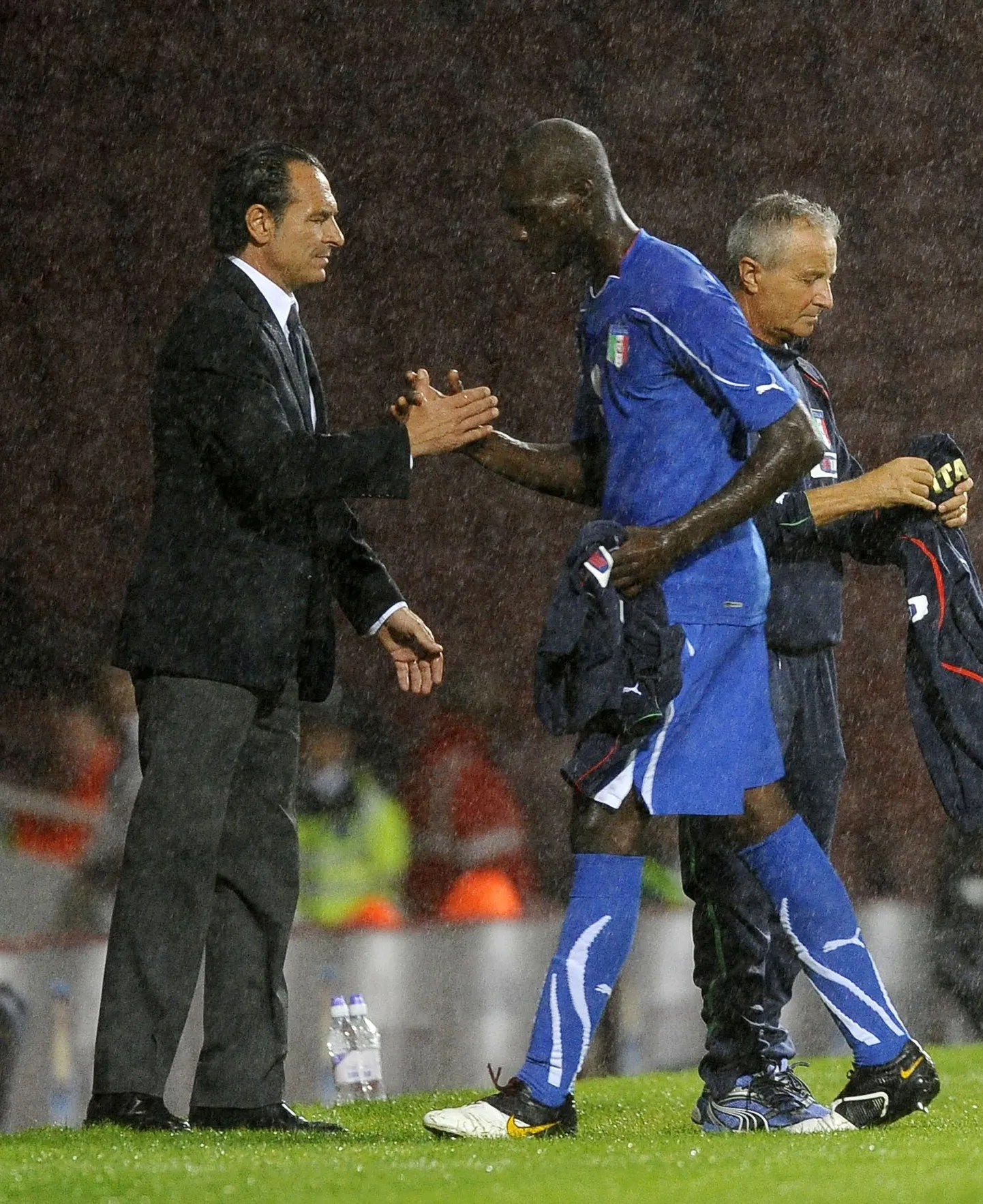 Itaalia koondise peatreener Cesare Prandelli (vasakul) ja Mario Balotelli.