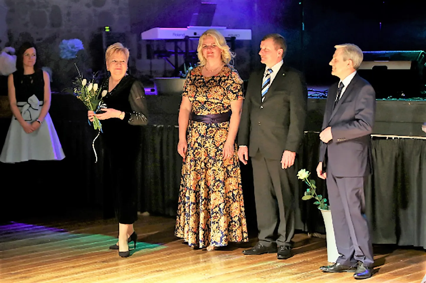 Põlva maakonna vapimärgi pälvis Ester Liblik (vasakul). Tema kõrval Räpina vallavanem Enel Liin, Kanepi vallavanem Andrus Seeme ja Põlva vallavanem Georg Pelisaar.